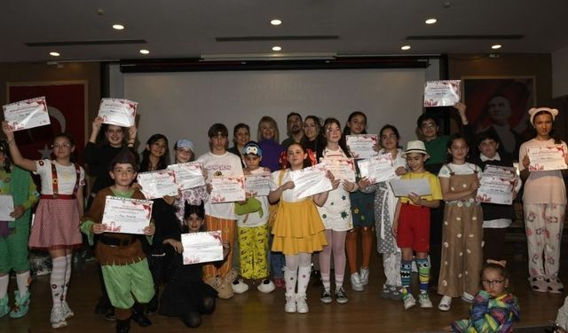 Çiğli’de tiyatro haftası coşkuyla kutlandı