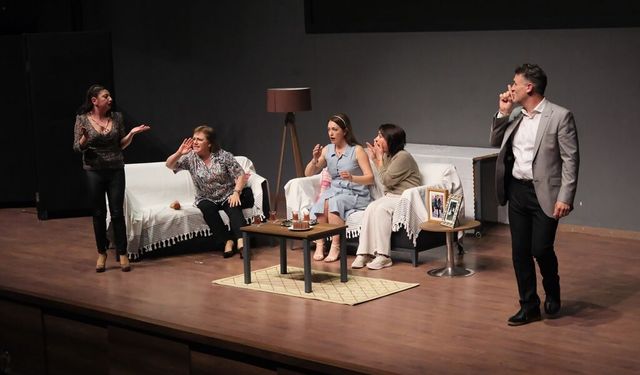 Dikili'de tiyatro coşkusu: Başkan Kırgöz'den davet