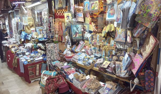 Kemeraltı’nda Tarkan hatırası: Kuzu Kuzu’nun zilleri tezgahta