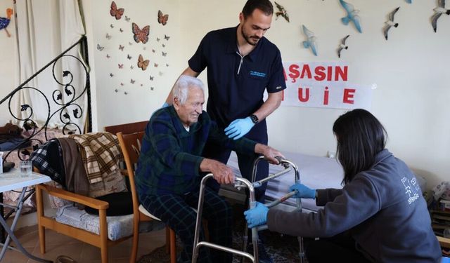Çeşme’de yaş almış yurttaşlara temizlik ve bakım hizmeti