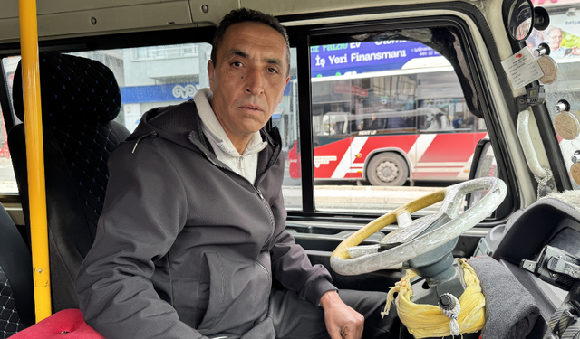 İzmir'de bir kadın dolmuşta doğum yaptı