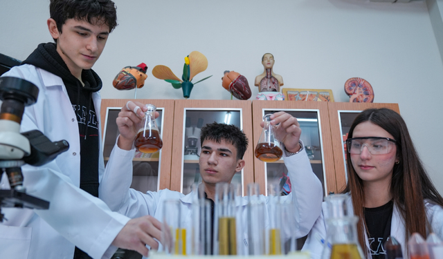 İzmirli öğrencilere TÜBİTAK'tan ödül: Demir kirliliğine karşı yapay zekalı çözüm