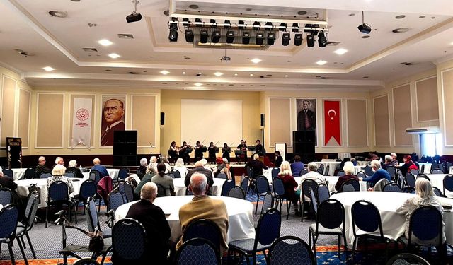 Huzurevinde ‘klasik müzik’ şöleni: Üniversitelilerden ‘çınarlara’ unutulmaz konser