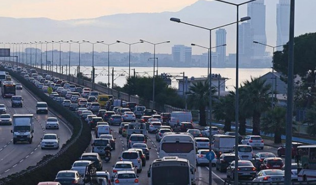 İzmirli sürücülere uyarı: Bu cadde 5 gün boyunca araç trafiğine kapalı olacak