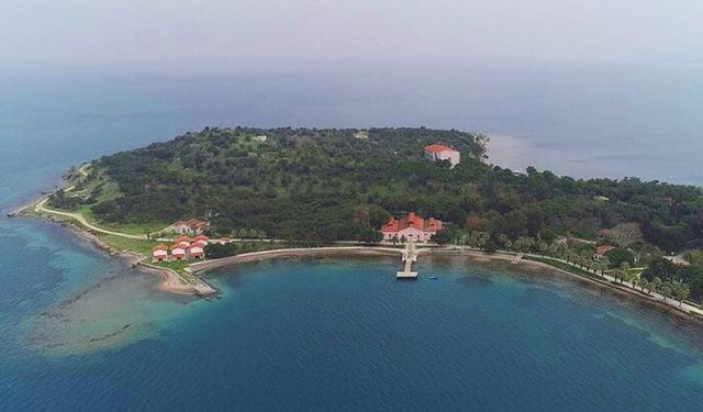 İzmir’de gizem ve güzellik bir arada: Yılanlı Ada’nın ilginç hikâyesi