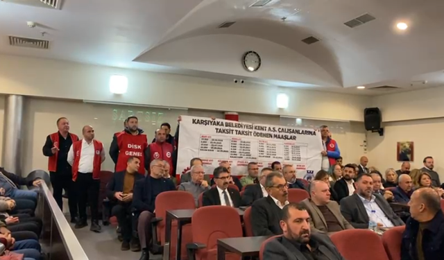 8 aydır maaş alamayan Kent A.Ş. işçilerinden Karşıyaka Belediye Meclisi'nde protesto