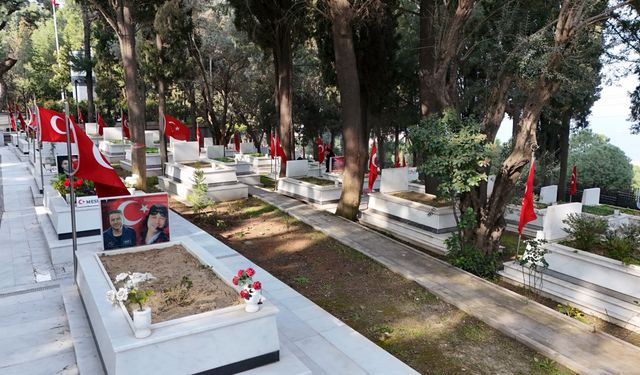 Konak'tan vefa örneği: Şehitliklerde temizlik seferberliği