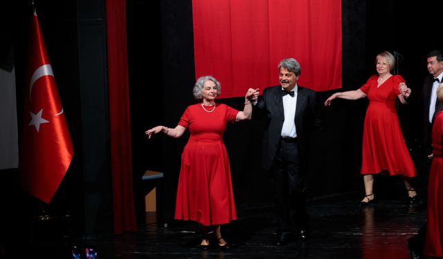 Konak’ta gençlere taş çıkaran performans