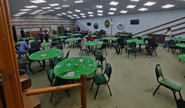 İzmir'de 162 kişi kumar oynarken yakalandı: 1 milyon 879 bin 848 lira para cezası