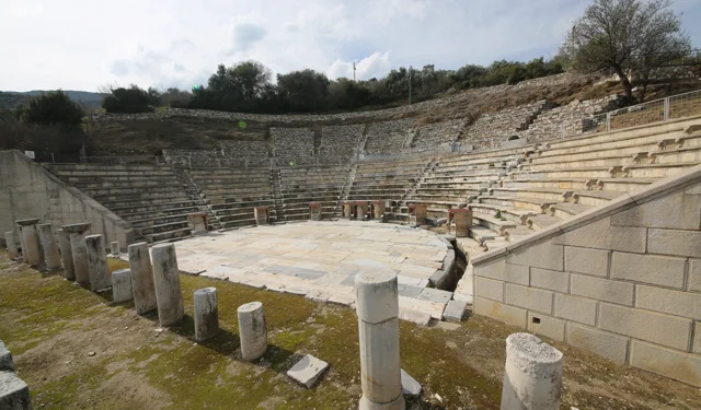 Metropolis Antik Kenti’nde yaklaşık 13 bin eser gün yüzüne çıkarıldı