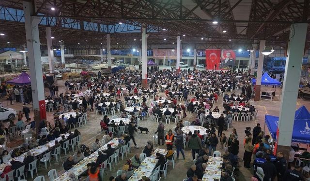 Menderes’te binlerce kişi aynı sofrada buluştu