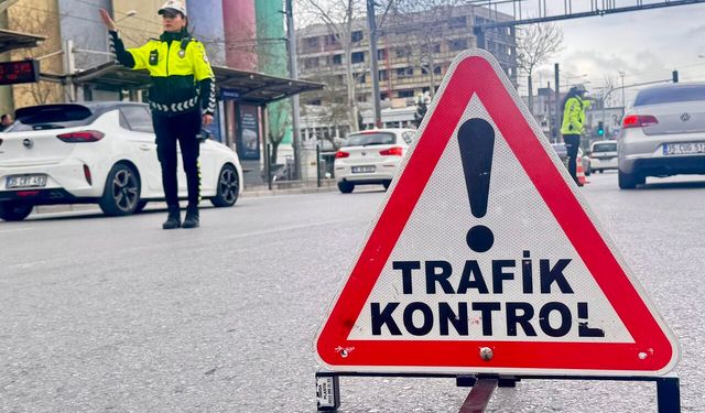 İzmir'de polis ekiplerinden bayram denetimi