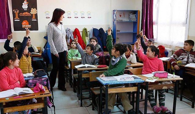 Öğretmenlerin mesleki çalışmaları ilk hafta çevrim içi yapılacak