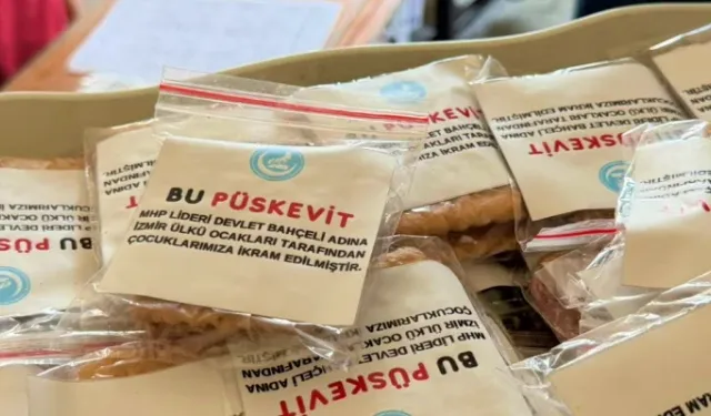 İzmir'de Devlet Bahçeli adına 'püskevit' dağıtıldı