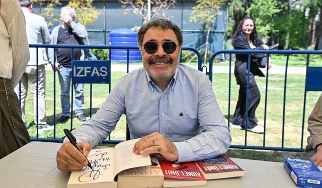 Kültürpark Ahmet Ümit’i ağırladı: İzmir’e bir kitap borcum var!