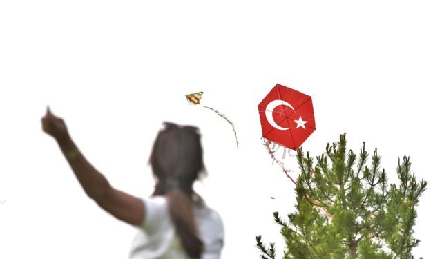 Bornova’da 23 Nisan coşkusu: Gökyüzü şenlenecek!