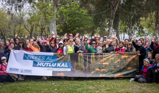 Konak Sağlık Haftası’nı unutmadı: Kent Ormanı’nda doğa yürüyüşü