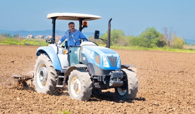 Dikili’de sezon başladı: İlk sürüm Başkan Kırgöz’den