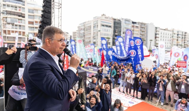 Emekçilerden Cemil Tugay tepkisi: Kürsüye çıkarılmamalı!