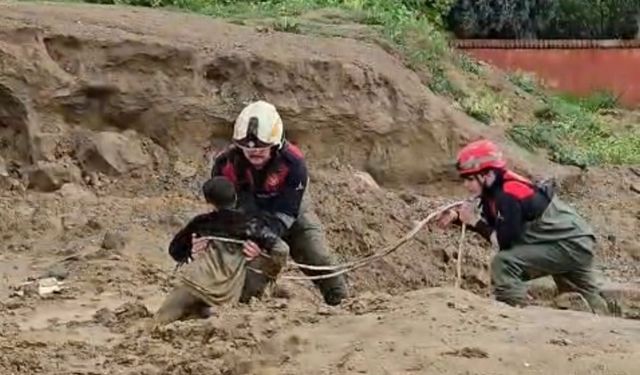 İzmir’de oyun oynayan çocuklar ölümden döndü!
