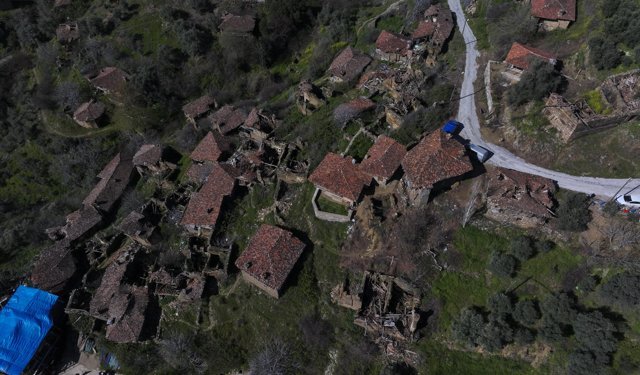 İzmir'de göçle boşalan 'hayalet köy' Lübbey turizmle ayağa kalkacak