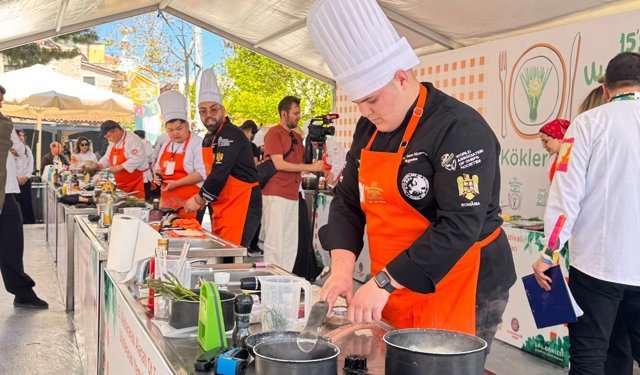 Alaçatı Ot Festivali'nde 15. yıl: Uluslararası şefler Alaçatı otlarıyla yarışıyor
