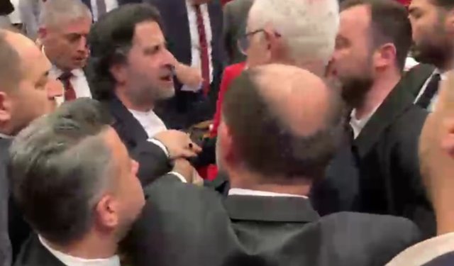 İzmir Büyükşehir Meclisi’nde tansiyon yükseldi: 'Yalancı' iddiası tartışma çıkardı