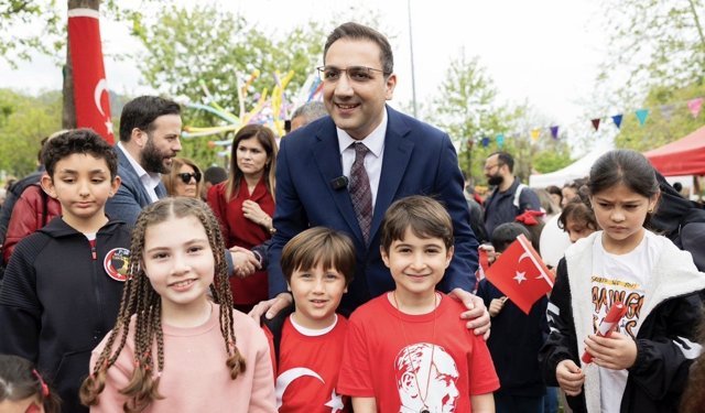 Balçova’da 23 Nisan coşkusu zirveye ulaştı: Meydanlar çocukların neşesiyle doldu