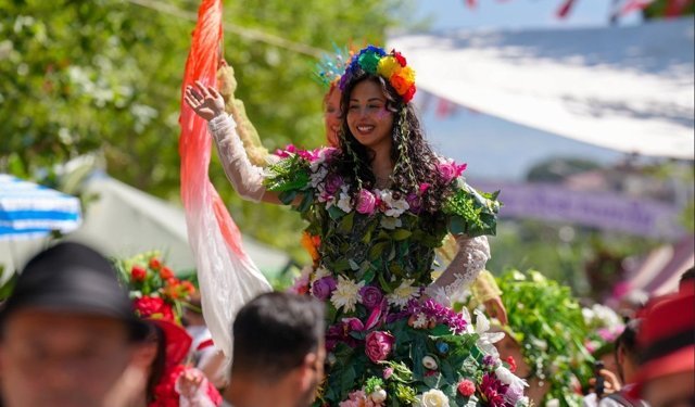 Türkiye’nin çiçek başkenti Bayındır’da 27. uluslararası festival heyecanı başladı