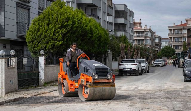 Bornova’da yol seferberliği: 90 günde 722 çukur kapatıldı