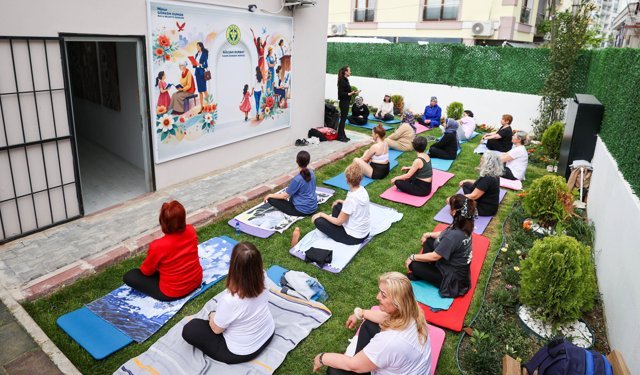 Buca’da dayanışma ve sağlık bir arada: Kadınlar yoga ile buluşuyor