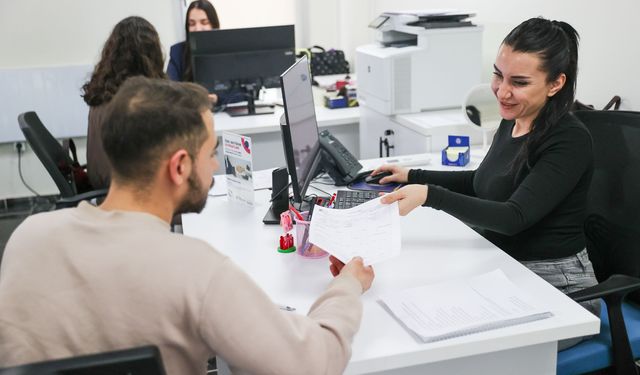 Buca’da istihdam hamlesi: 2 yılda 2 bin 585 kişi iş sahibi oldu