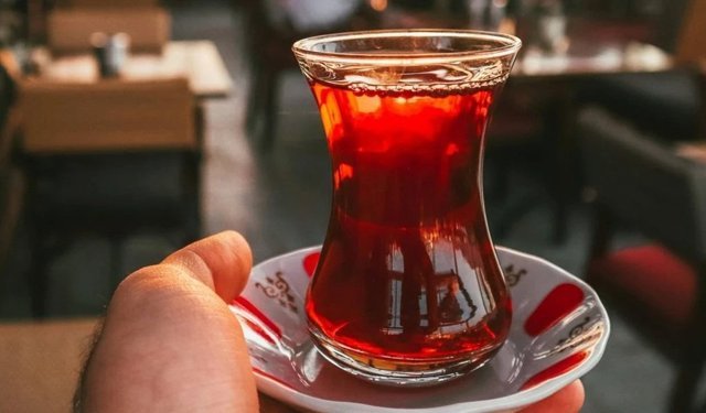 Çay tiryakilerine kötü haber: Yüzde 10 zam!