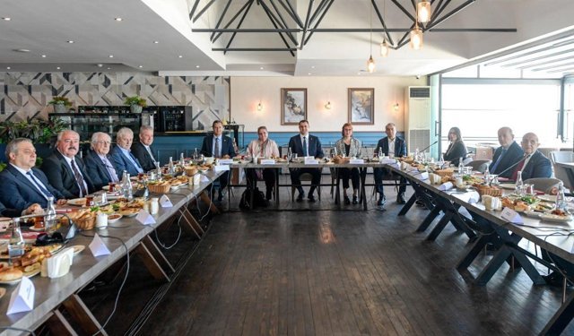 CHP İzmir'in iş dünyası aktörlerini ağırladı: İktidarımızda Türkiye'yi krizden çıkaracağız