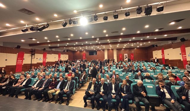 CHP’li isimden partisine İl Danışma Kurulu tepkisi: 500 kişilik salon dahi doldurulamadı