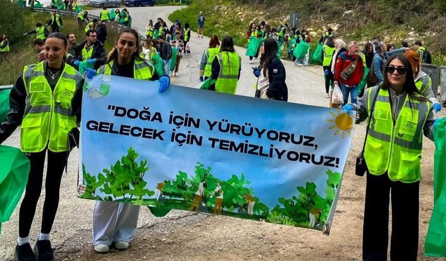 Bornova’da anlamlı temizlik hareketi: Doğa için birlik oldular