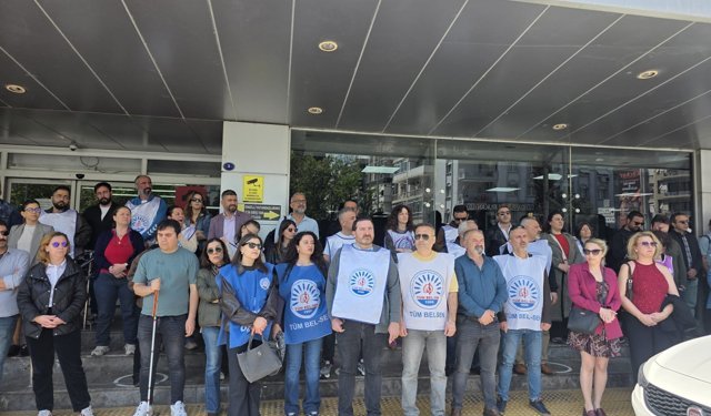 Karşıyaka Belediyesi’nde kriz büyüyor: Memurlar iş bıraktı