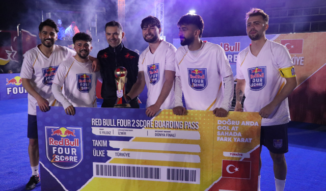Red Bull Four 2 Score Sokak Futbolu Turnuvası'nın Türkiye Finali İzmir'de yapıldı
