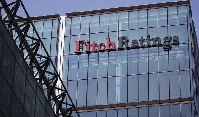 Fitch, Türkiye'nin kredi görünümünü pozitiften durağana çevirdi