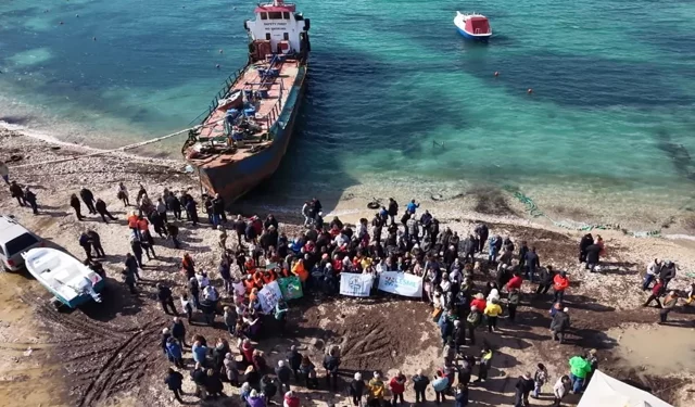 Urla’da hurda gemi ve yat limanına karşı mücadele hız kesmiyor… Başkan Balkan’dan eylem çağrısı