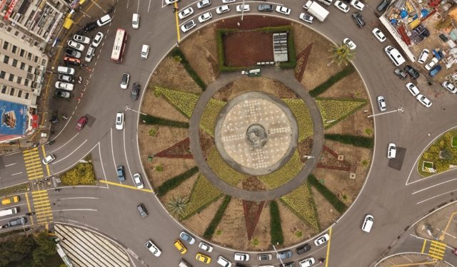 İzmir’in kalbi yeniden attı: 9 Eylül Meydanı baştan aşağı yenilendi