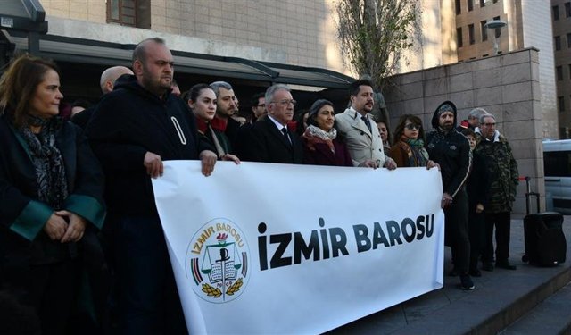 İzmir Barosu: Okullar şiddet merkezine dönüştü, devlet yükümlülüklerini yerine getirmeli