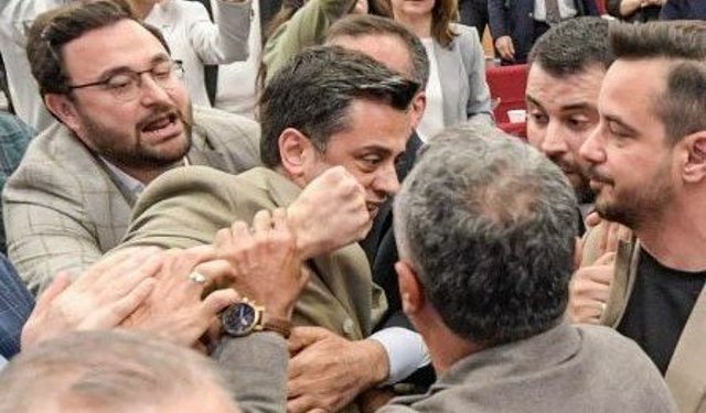 İzmir Büyükşehir Meclisi’nde ikinci arbede: Sinkaflı sözler havada uçuştu