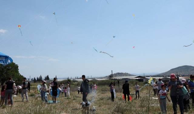 Foça’da 2. Bahara Merhaba Uçurtma Şenliği için geri sayım başladı: 3 Mayıs’ta gökyüzü çocukların olacak