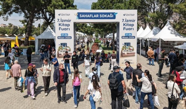 İZKİTAP 7. Kitap Fuarı’na ilgi yoğun: Yazarlar okurlarla buluştu