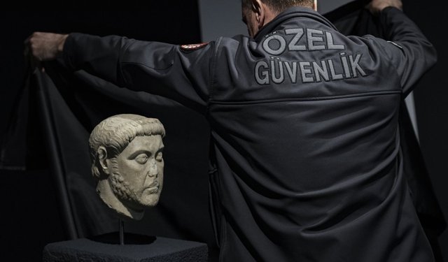 ABD'den iade edilmişti: Smyrna Antik Kenti kökenli heykel başı İzmir'de ziyarete açıldı