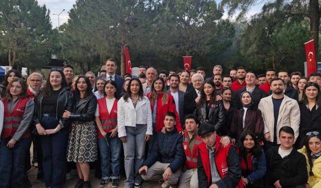 İzmir’de Gençlik Forumu: Meslek Fabrikası ve gençlerin istihdam sorunları tartışıldı