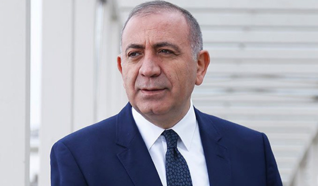 Gürsel Tekin’den CHP yönetimine sert çıkış: Bizi 5 dakikada partiden attılar, Aziz İhsan Aktaş’a neden dava açılmıyor?