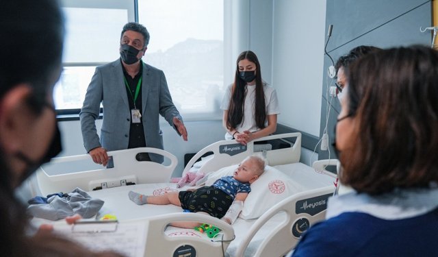 İzmir’de tıp tarihine geçen nakil: 22 aylık Kadir erişkin kadavradan alınan bağırsakla hayata tutundu