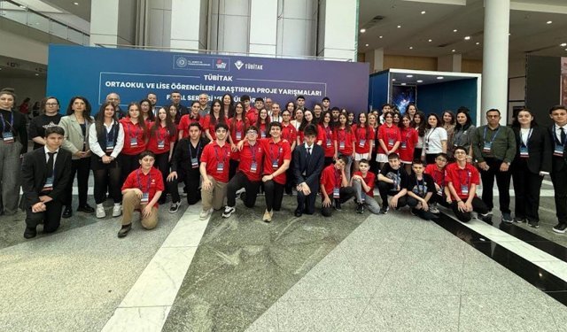 İzmirli genç bilim insanlarından büyük başarı: TÜBİTAK yarışmasında dereceler getirdiler